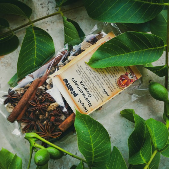 PF NussschnapsGewürz 2,5L Sinnbild